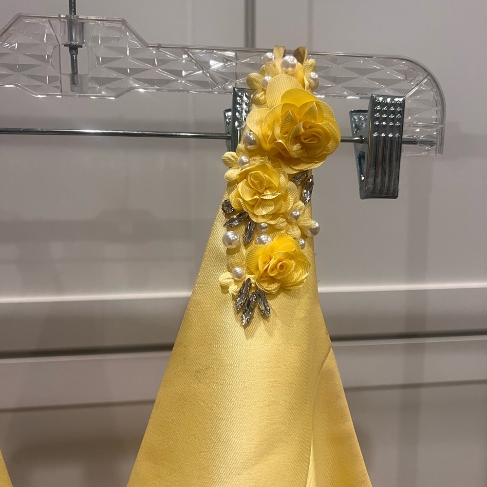Beautiful Sherri Hill Yellow Satin Dress - Picture 5 of 9